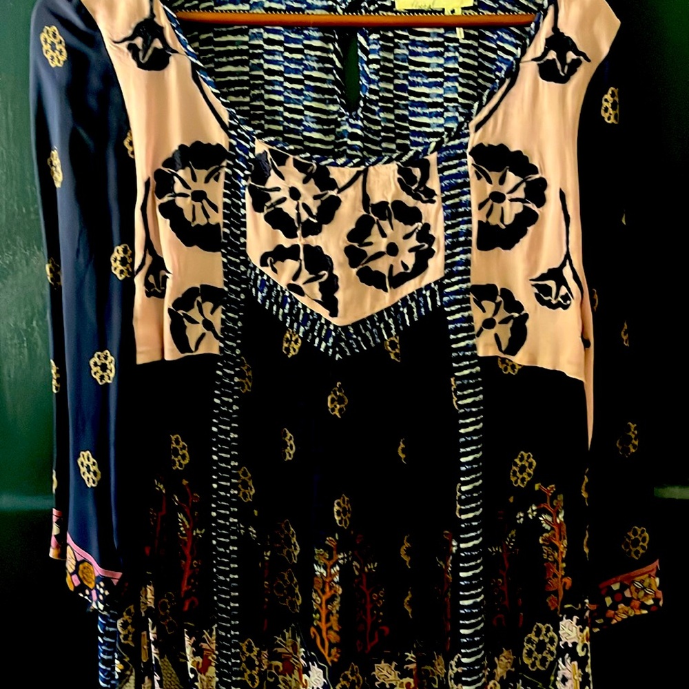 Pretty tunic detailing is beautiful Light breezy